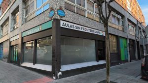 photo_5915928906483567451_y