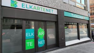 photo_5918076798153460952_y