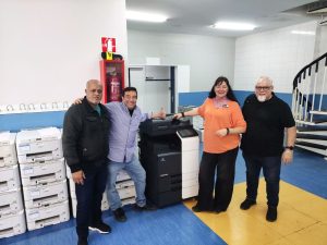 photo_5915903798104755975_y