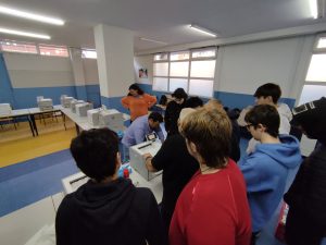 photo_5915903798104755996_y